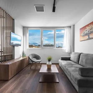 Ultima Suites, Nilie Hospitality Mgmt Διαμέρισμα